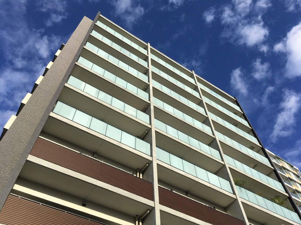 大切な愛車と暮らしを守る車庫シャッターの修理とメンテナンス完全ガイド